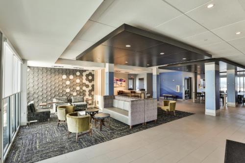 Holiday Inn Express & Suites - Nashville MetroCenter Downtown, an IHG Hotel