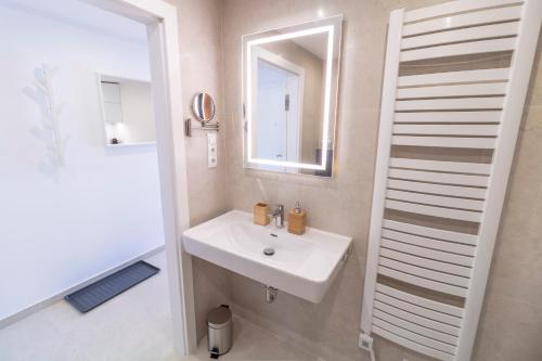 Boutique Sky City Apt. with BALCONY / TOP SPOT, Vienna (photo 10)