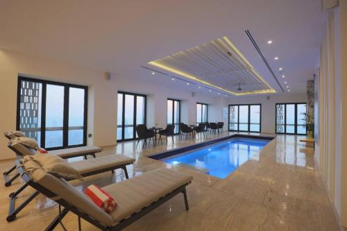 Belle Vue Luxury 5BR Penthouse by Luxury Explorers Collection