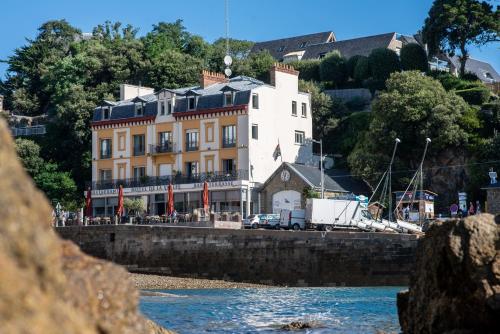 Hôtel De La Vallée - Hôtel - Dinard