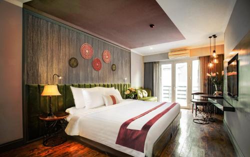 1 king bed, 1 twin bed