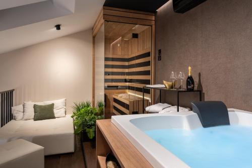 DeGrassi Boutique Garni Hotel Izola Room Type - Deluxe Double Room with Jacuzzi and Sauna DeGrassi Boutique Garni Hotel Izola Room Type - Deluxe Double Room with Jacuzzi and Sauna