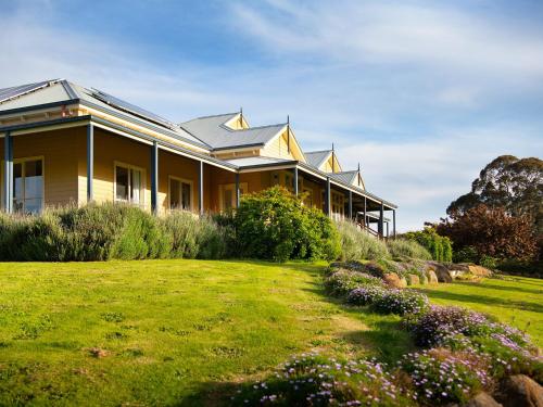 Loddon Retreat- picturesque country escape in Glenlyon