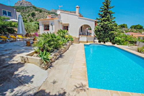 Laura-29A - pretty holiday property with garden and private pool in Calpe - image 3