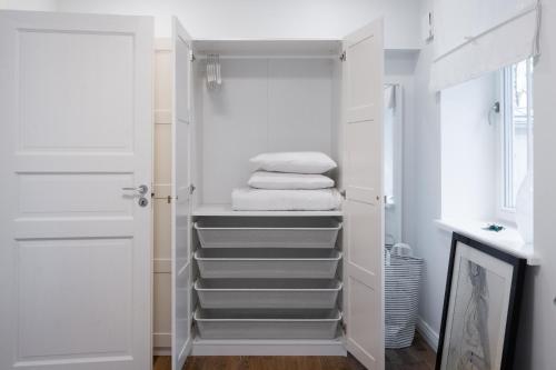 Charming 1BR in Superb Location, Free Parking & Wi-Fi, Таллин (фото 10)