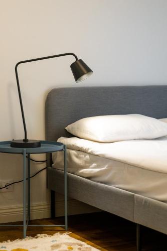 Charming 1BR in Superb Location, Free Parking & Wi-Fi, Таллин (фото 9)