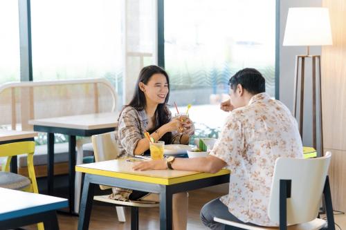 옐로 호텔 잠비 - 레스토랑