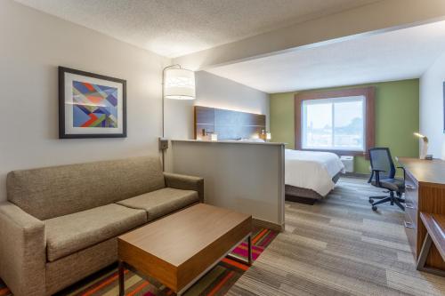 Holiday Inn Express Hotel & Suites Burlington By IHG