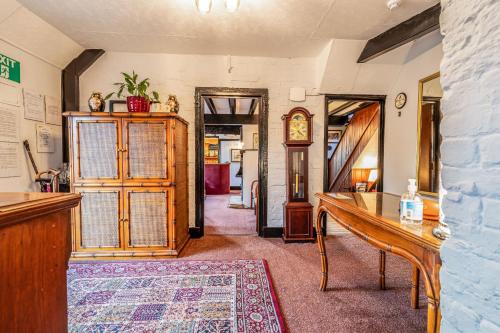 Fuajee, The Olde Forge Hotel in Hailsham