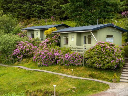 Loch Broom Cabins Seaviews& Petfriendly in Leckmelm