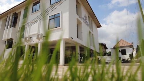 Milton Avenue suites