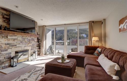SB204 Snowbridge 2Br 2Ba condo image