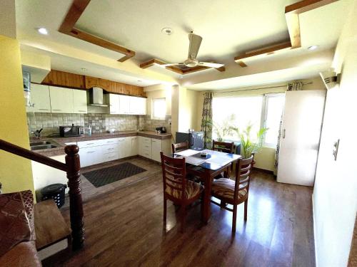 EKO STAY - Corner House
