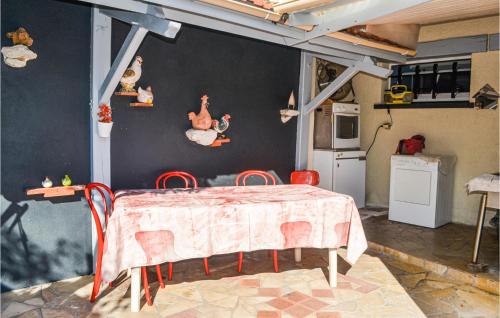 Stunning Home In Bergerac With Kitchen