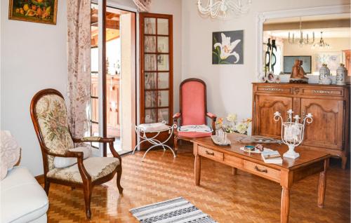 Stunning Home In Bergerac With Kitchen