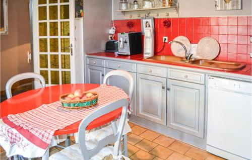 Stunning Home In Bergerac With Kitchen