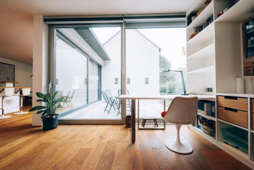 Spacious 2BR House 210m2 w Office Space, Beautiful Garden View