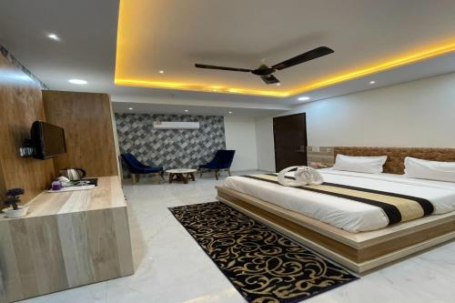 OYO Townhouse 673 Maps Inn Hotel & Banquets - Ghaziabad