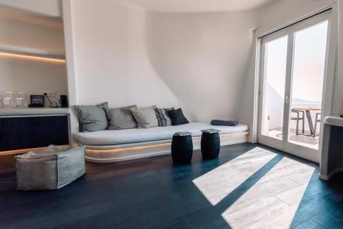 1 queen bed, 1 sofa bed