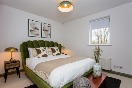 Picture of The Sparkford Gardens - Lovely 2Bdr With Balcony
