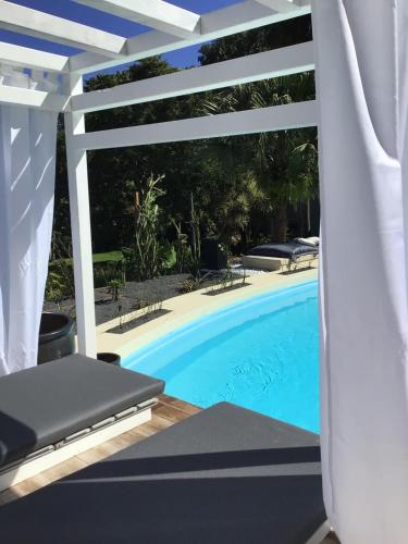Swimming pool, Le Cottage in Duzer