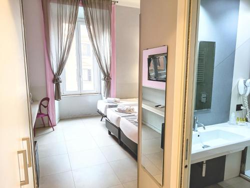 Manin Suites - image 8