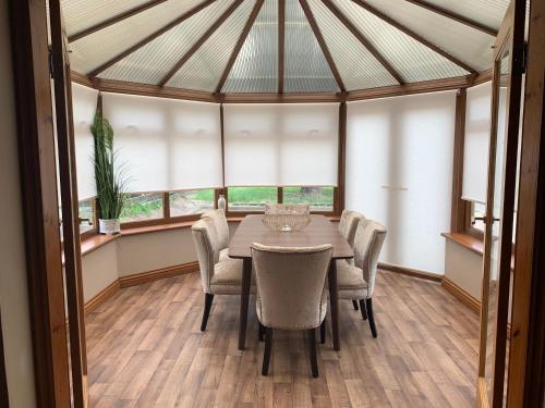 Spacious Luxury Commuting House from the M74 junction 8