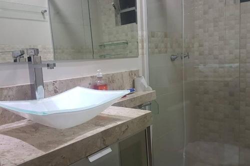 Fürdőszoba, Refúgio Moderno em Condomínio Clube, Conforto e Lazer Completo no Coração da Cidade (Refugio Moderno em Condominio Clube, Conforto e Lazer Completo no Coracao da Cidade) in Campina Grande Do Sul