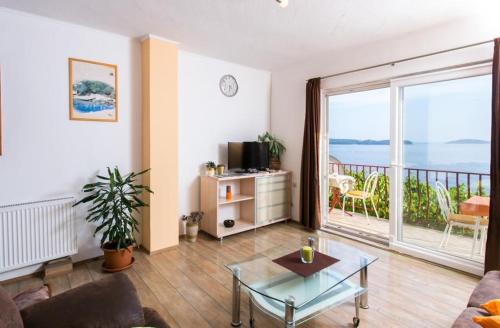 Two-Bedroom Apartment with Balcony and Sea View