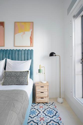 Large 2 Bedroom Apartment with Sofa Bed image 10