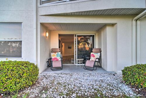 St Pete Condo with Patio and Pool about 2 Mi to Beach in St Petersburg, USA