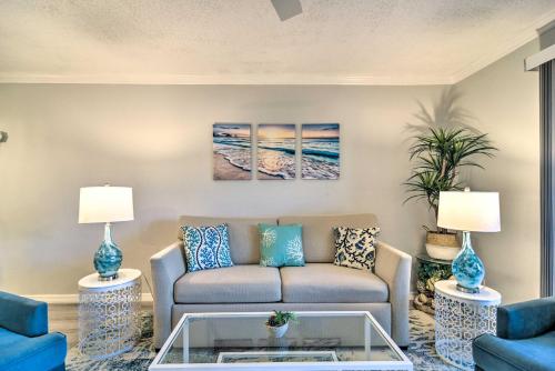 St Pete Condo with Patio and Pool about 2 Mi to Beach in St Petersburg, USA