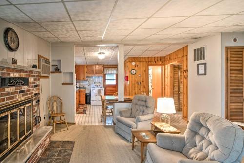 National City Cottage with Patio, Steps to Lake! in National City, USA