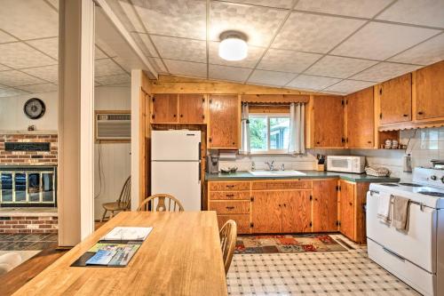 National City Cottage with Patio, Steps to Lake! in National City, USA