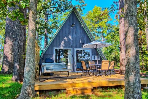 Cozy Toledo Bend A-Frame with Waterfront Views!