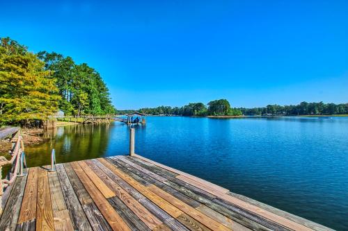 Cozy Toledo Bend A-Frame with Waterfront Views!