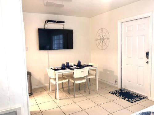 Gorgeous Beachy Chic Condo in Key Biscayne in Miami, USA