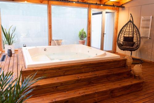 Hot tub, Hotel Crans Montana in San Carlos de Bariloche
