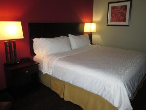 Holiday Inn Express Cloverdale - Greencastle, an IHG Hotel