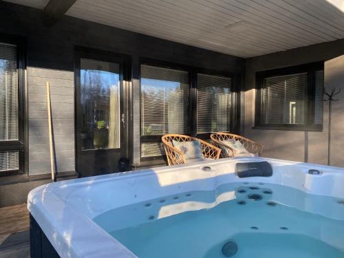 Idyllic Villa Unikko With Jacuzzi And Sauna