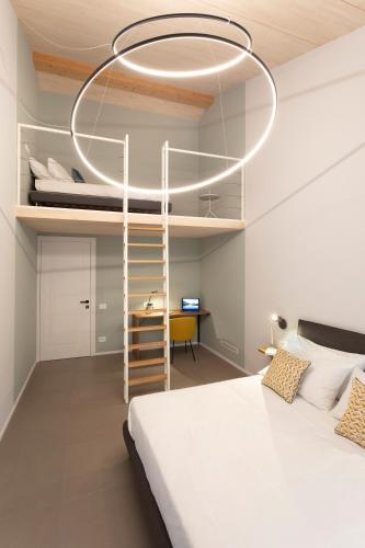 1 queen bed, 1 twin bed