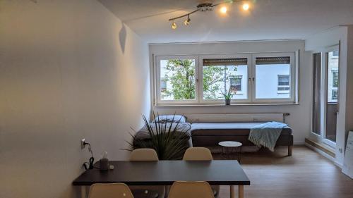 Helle offene Innenstadtwohnung mit Balkon 463m von Kirchheim unter Teck entfernt