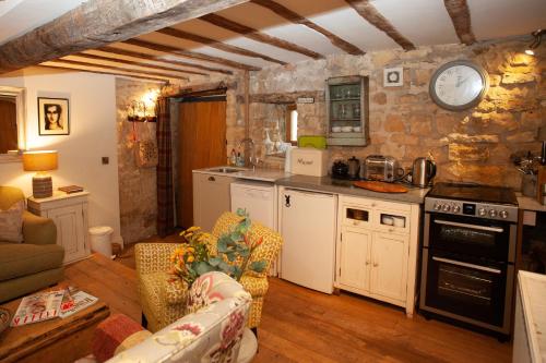 Popfosters Barn - image 5