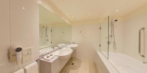 Bathroom, Dunedin Leisure Lodge - Distinction in North Dunedin