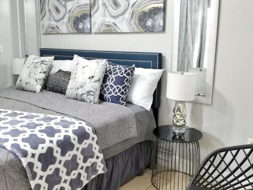 Glam Apartment 5 Miles from Hard Rock Stadium