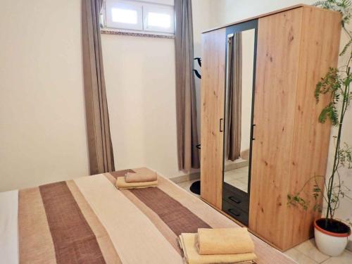 2 bedrooms, 3 beds
