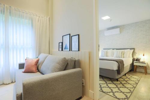 1 queen bed, 1 sofa bed
