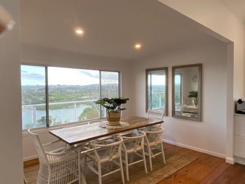 EAGLES VIEW PANORAMA - 180 Degree Sea & River Views