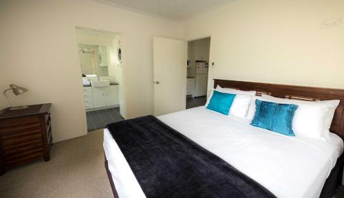 One-Bedroom Apartment with View image 8