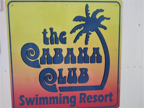 R&K's Marathon Paradise 2/2 w/Dock & Cabana Club Included - image 10